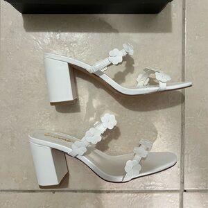 NWT Lulus white floral shoes size:10